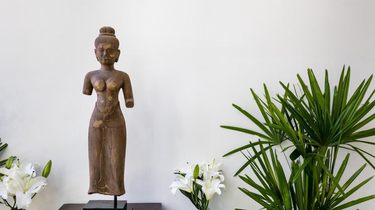 Shintana Saya La Maison Сиемрип Экстерьер фото A statue of a female deity, 10th century, Cambodia, Phnom Penh, National Museum